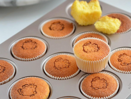 2個雞蛋就能烤出12個無油酸奶杯子蛋糕,口感柔軟